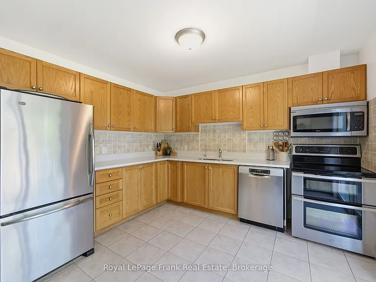 26 Fallingbrook Cres — Photo 11