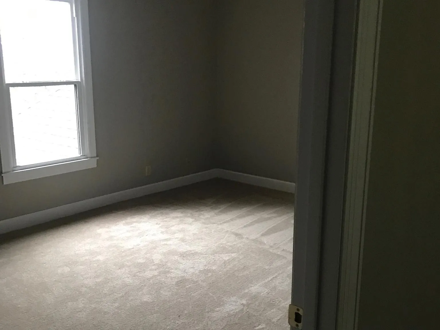5 bed, 4.5 bath, 5000 sqft, $3,950 — Photo 3