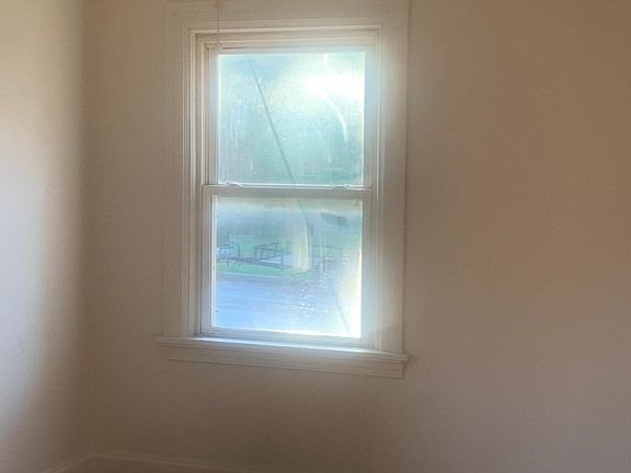 4th image of 2957 Kincaid Ave