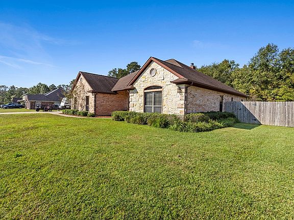 3rd image of 272 Creekwood Dr