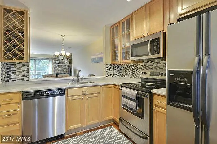 2 bed, 1113 sqft, $2,400 — Photo 3