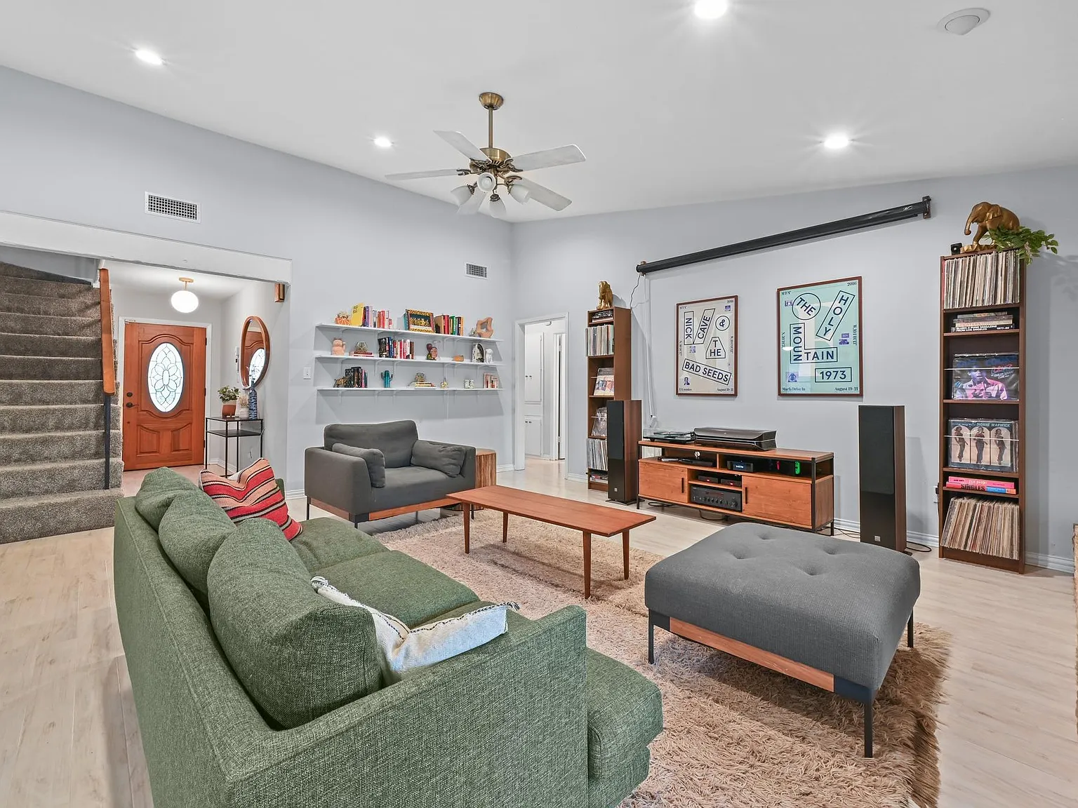 3 bed, 2.0 bath, 1852 sqft, $2,800 — Photo 3