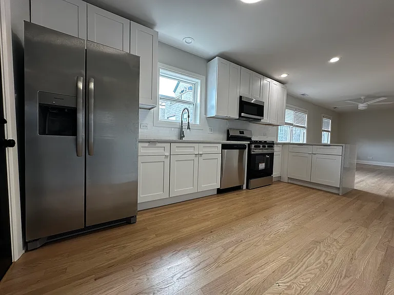 869 N Hermitage Ave #3R — Photo 14