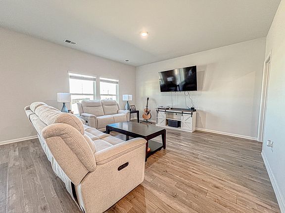 4th image of 1109 Joywood Dr.