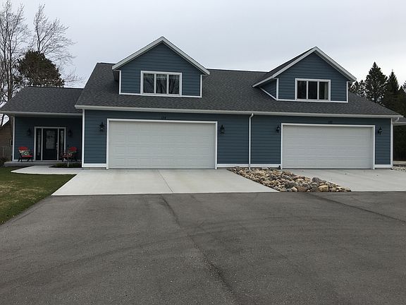 Oversized garage w/ opener