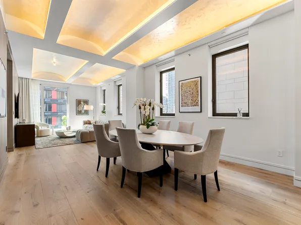 305 East 61st Street 802 image 1 of 16