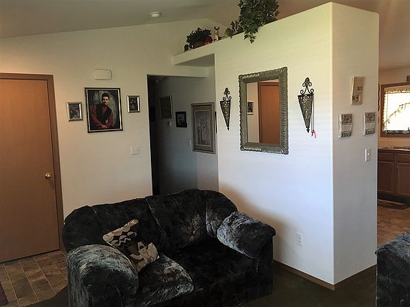 4th image of 1125 E Cypress St