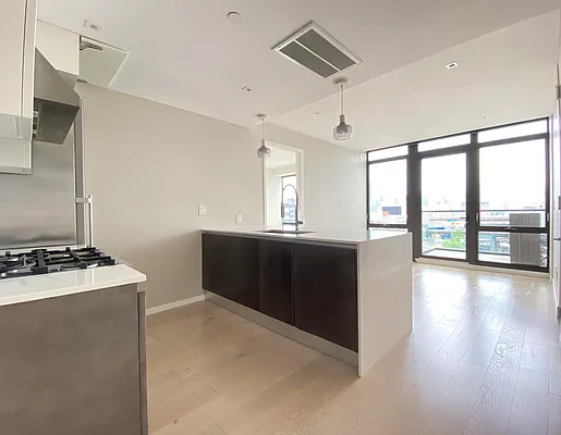 Rented by Chase Global Realty Corp | media 10