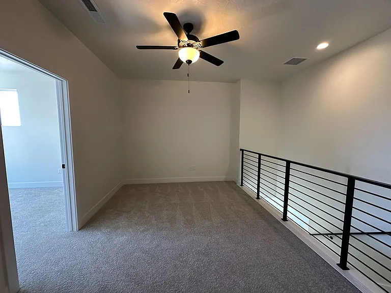 915 S Willow Dr — Photo 12