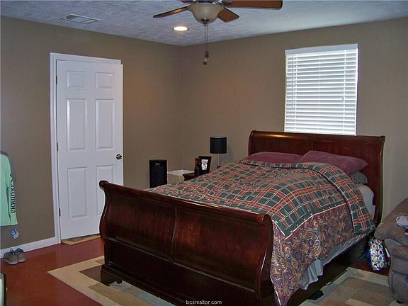 4th image of 8520 McAllester Ln