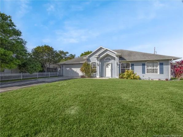 741 SE Thornhill Dr, Port Saint Lucie, FL 34983