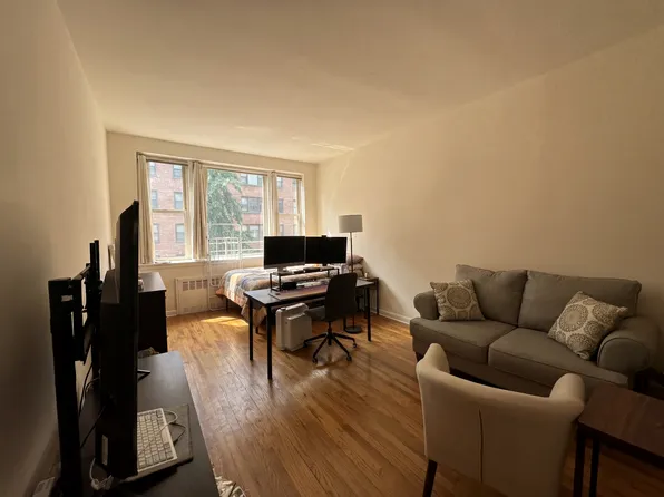 525 East 81st Street image 1 of 4