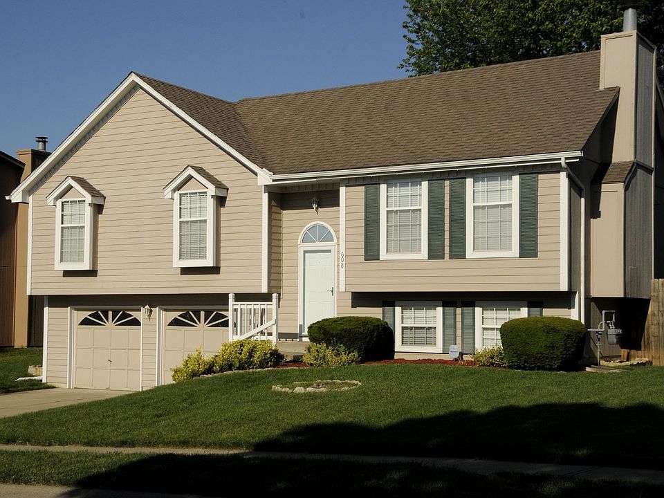 1st image of 608 NW 42nd St