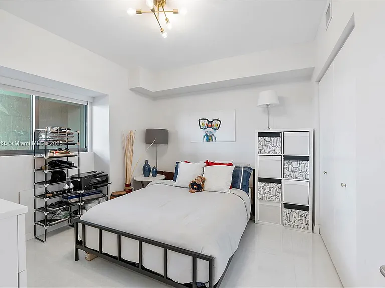 460 NE 28th St #2103 — Photo 11