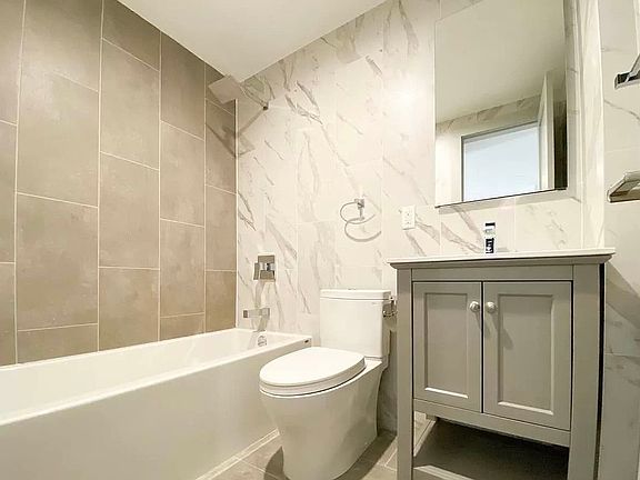 5th image of 287 Hawthorne St #3F