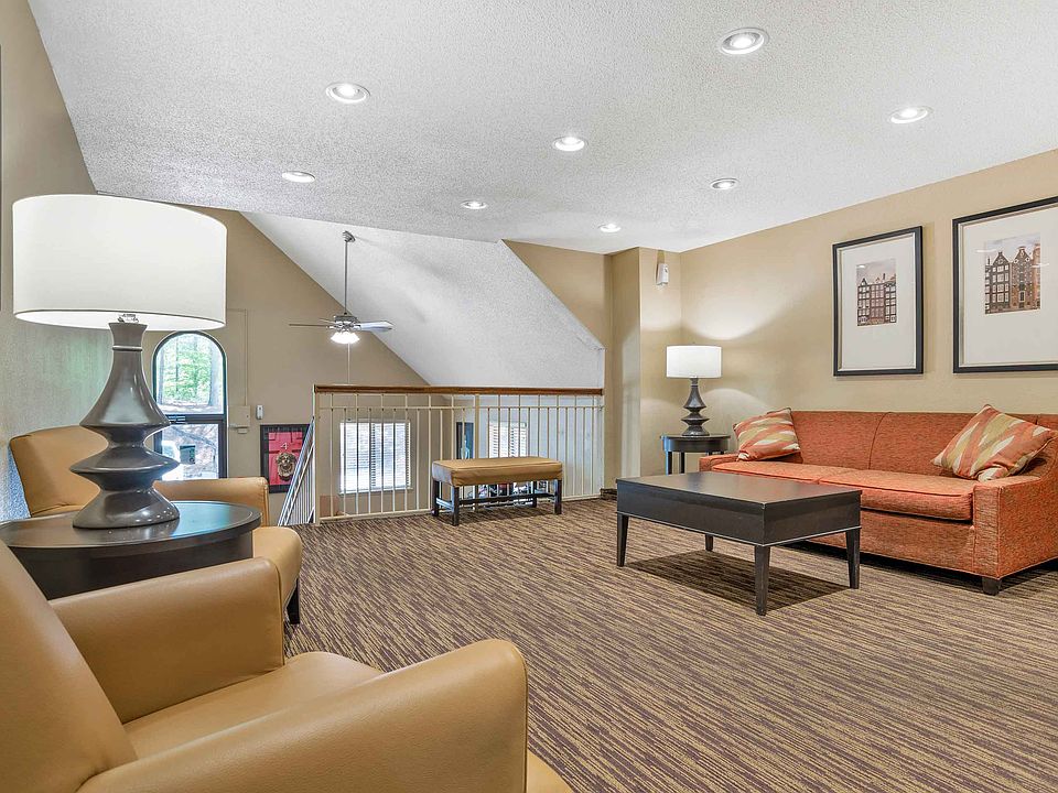 Lobby and Guest Check-in