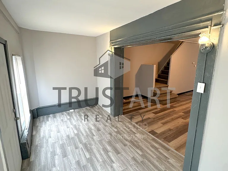 1533 S Allison St — Photo 8