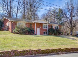2104 Evergreen Dr, Johnson City, TN 37604