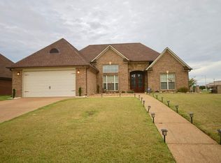 323 Greenhill Dr, Jackson, TN 38305