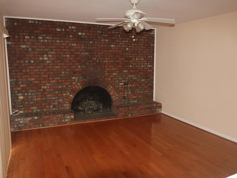 1724 Yale Pl — Photo 4