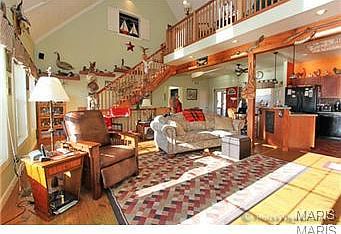 5th image of 9303 Lakeview Court 10