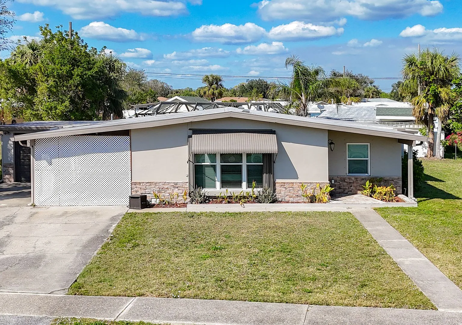 Beautiful Annual Rental Home - Convenient Location! — Photo 1