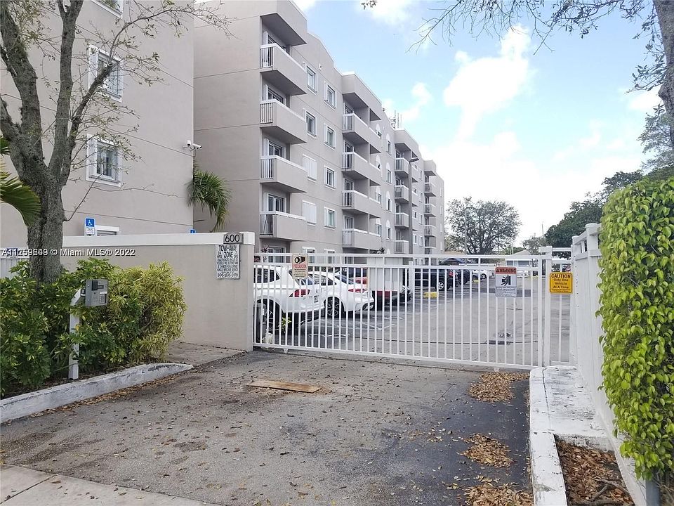 1st image of 600 NW 32nd Pl APT 316
