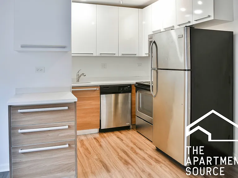 935 W Carmen Ave #6E — Photo 2