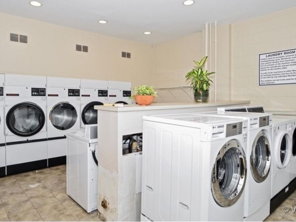 2nd image of 6325 N Sheridan Rd APT 1403