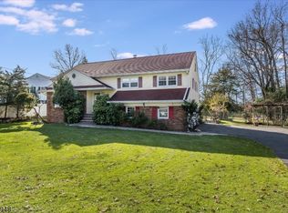 13 Pitcairn Dr, Roseland, NJ 07068