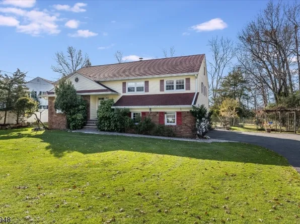 13 Pitcairn Dr, Roseland Boro, NJ 07068