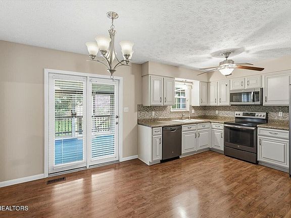 5th image of 1705 Oxbow Ln