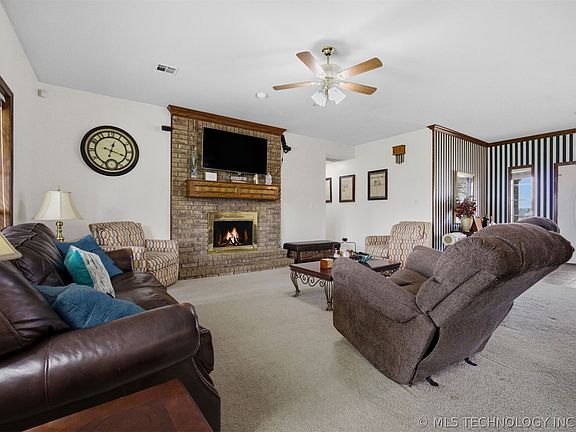 4th image of 2803 Haskell Blvd