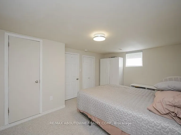 2444 Woburn Cres — Photo 15