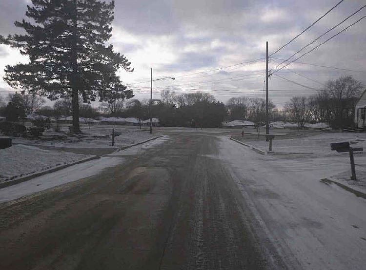 2nd image of 3213 E Mallory Ave