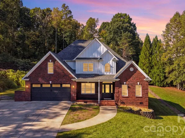 1216 Fox Chase Dr, Newton, NC 28658