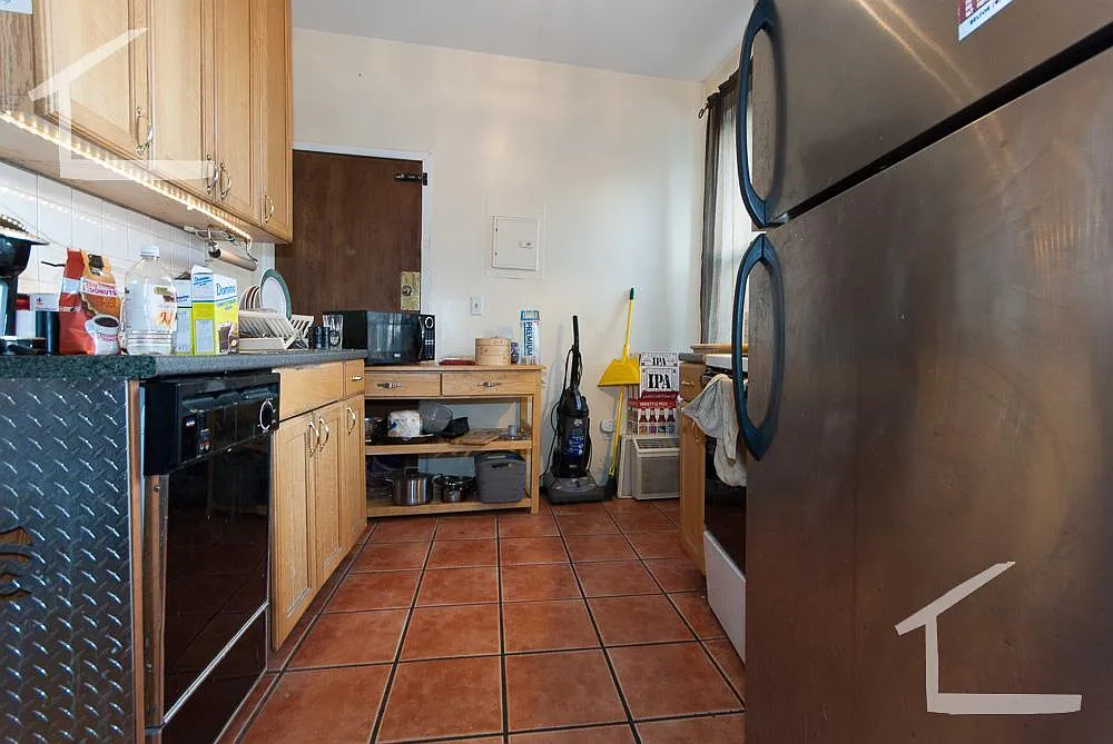 3 bed, 1100 sqft, $3,600 — Photo 2