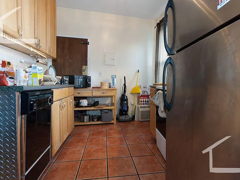 96 Linden St #2 — Photo 2
