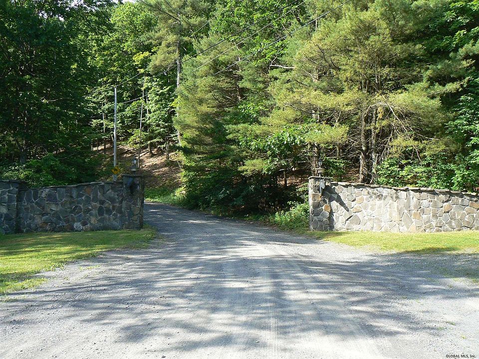 1st image of 28 Lorin Dee Dr