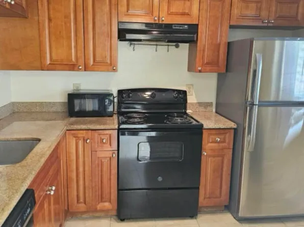 140 NW 93rd Avenue #105, Pembroke Pines, FL 33024