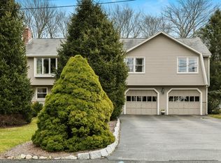 4 Coach Ln, Dedham, MA 02026