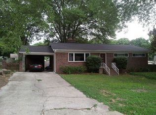 203 Thornwood Dr, Taylors, SC 29687