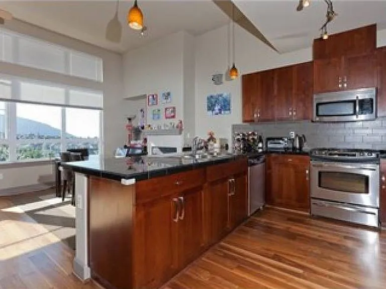 1840 25th Ave NE #402 — Photo 2