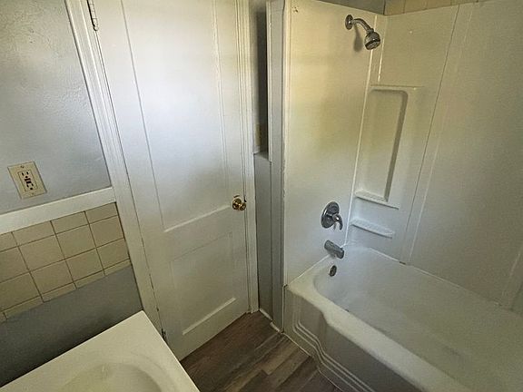 4th image of 4001 Orleans Ave #5