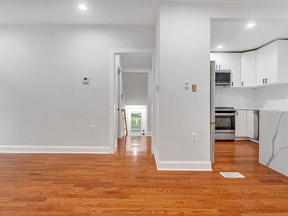 5th image of 3717 36th St
