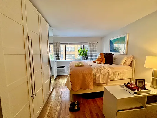 Rented by City Connections Realty | media 3