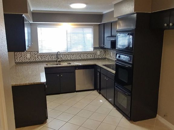 4th image of 1402 Meadow Way