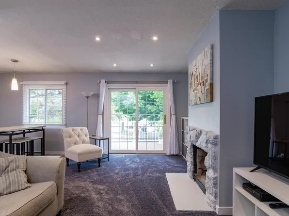 3268 Valley Ridge Dr, Eagan, MN 55121