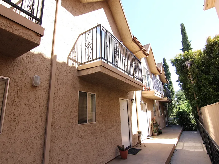 13552 Burbank Blvd #3 — Photo 6