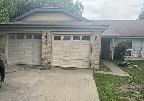 1911 Gracy Farms Ln Photo 1